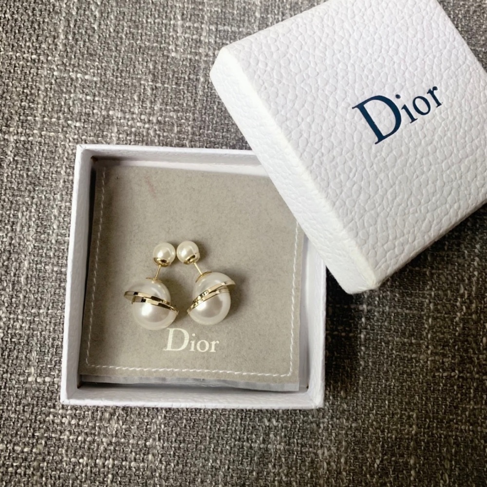 Dior double pearl earring